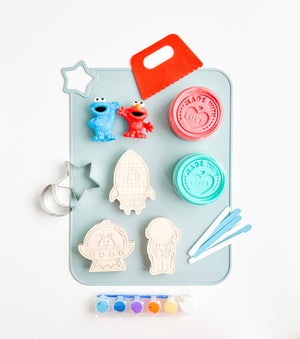 
                  
                    Load image into Gallery viewer, Sesame Street Toddler Playdough/Paint kit!
                  
                