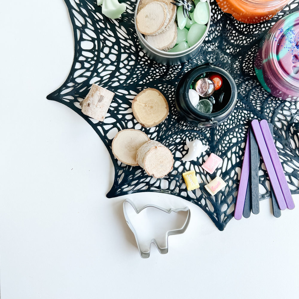 
                  
                    Load image into Gallery viewer, Friendly Halloween kit!
                  
                